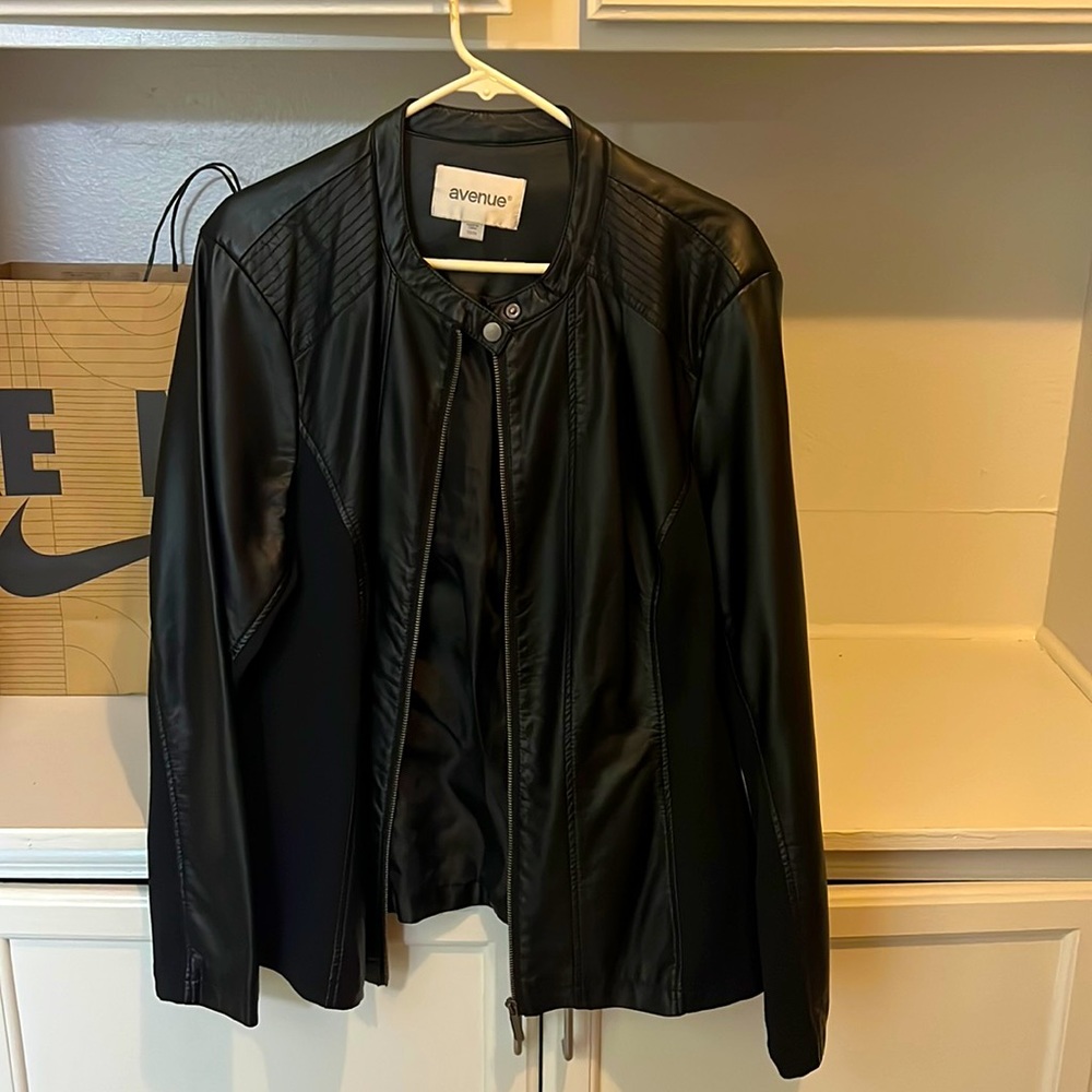 Avenue black jacket